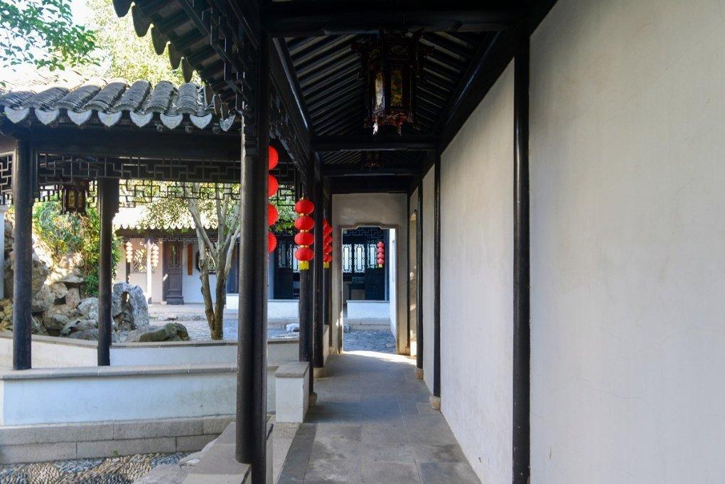 废弃洞穴逃生